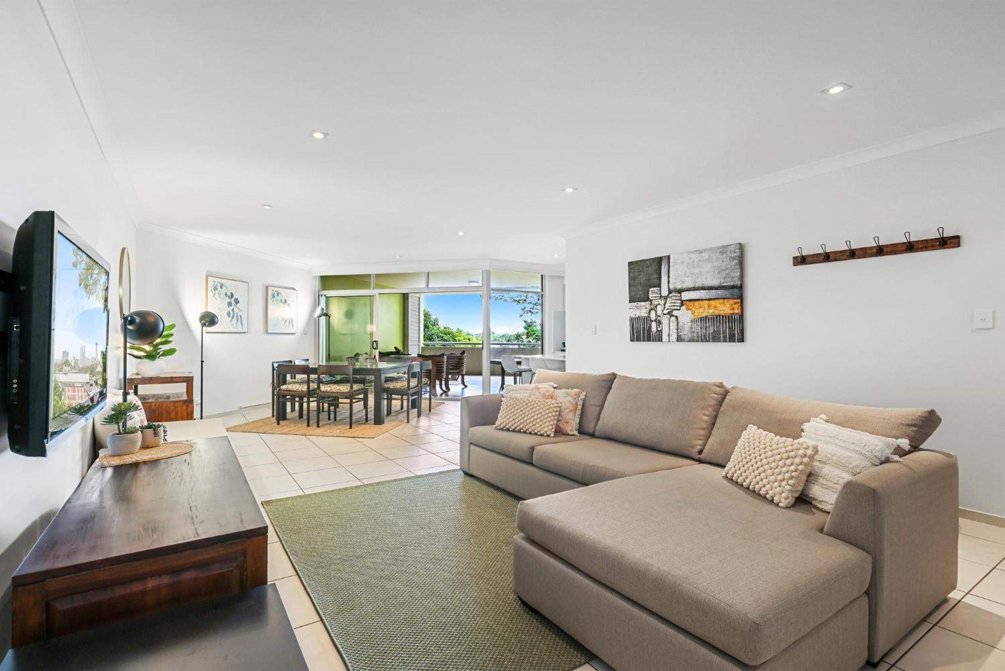 Apartment Lovely 3-bed With Alfresco Dining By Amenities Brisbane